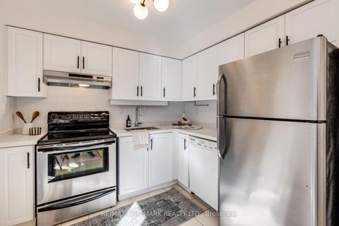 Photo 8 at 599 Roehampton Avenue, Mount Pleasant East, Toronto