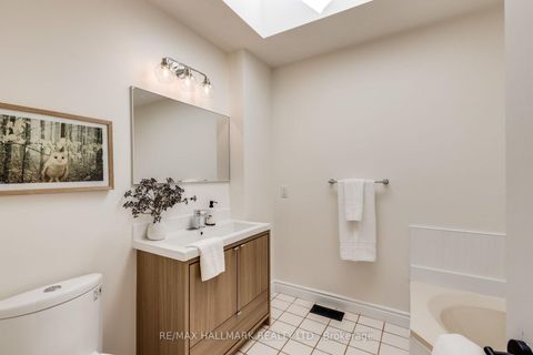 Photo 20 at 599 Roehampton Avenue, Mount Pleasant East, Toronto