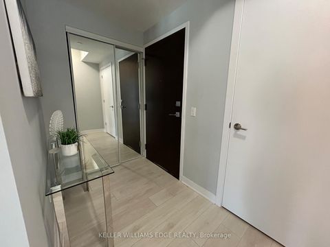 Photo 2 at 809 - 2221 Yonge Street, Mount Pleasant West, Toronto
