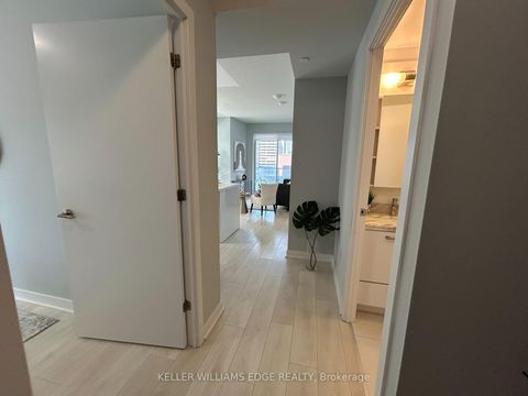 Photo 4 at 809 - 2221 Yonge Street, Mount Pleasant West, Toronto