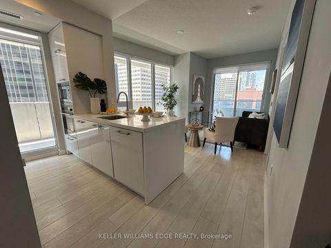 Photo 7 at 809 - 2221 Yonge Street, Mount Pleasant West, Toronto