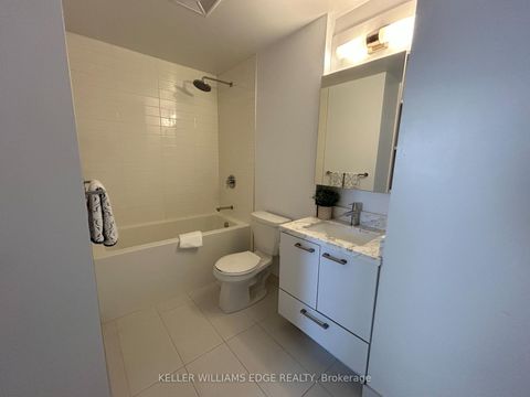 Photo 10 at 809 - 2221 Yonge Street, Mount Pleasant West, Toronto