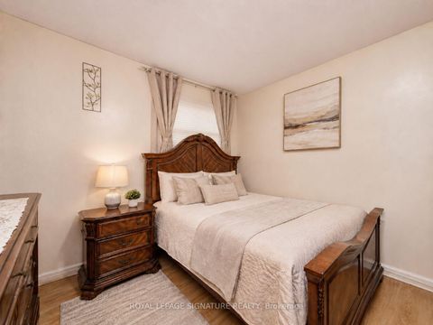 Photo 11 at 413 - 4060 Lawrence Avenue E, West Hill, Toronto