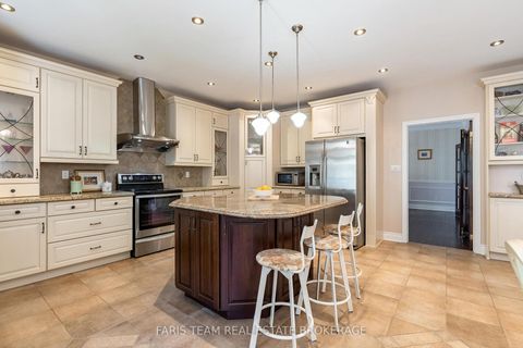 Photo 6 at 15 Clarendon Drive, Bayview Hill, Richmond Hill