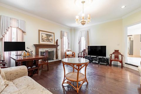 Photo 11 at 15 Clarendon Drive, Bayview Hill, Richmond Hill