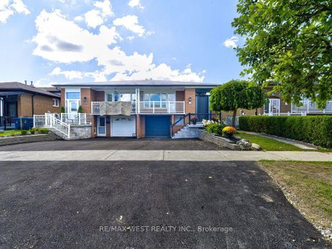 Photo 1 at 17 Cabana Drive, Humber Summit, Toronto