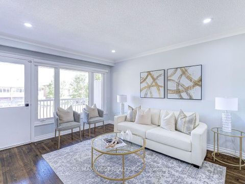 Photo 7 at 17 Cabana Drive, Humber Summit, Toronto