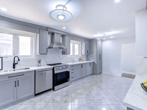 Photo 13 at 17 Cabana Drive, Humber Summit, Toronto