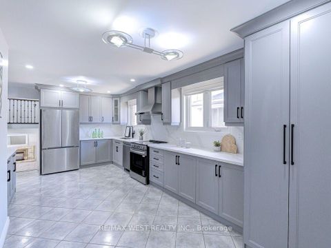 Photo 16 at 17 Cabana Drive, Humber Summit, Toronto