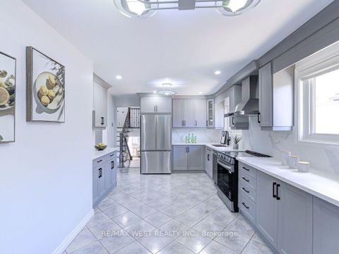 Photo 17 at 17 Cabana Drive, Humber Summit, Toronto