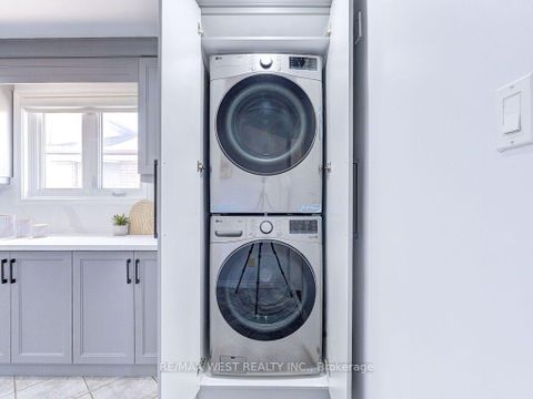 Photo 18 at 17 Cabana Drive, Humber Summit, Toronto