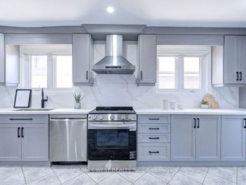 Photo 19 at 17 Cabana Drive, Humber Summit, Toronto