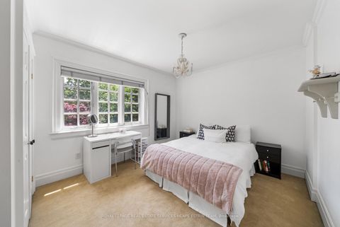 Photo 32 at 25 Strathgowan Crescent, Lawrence Park South, Toronto