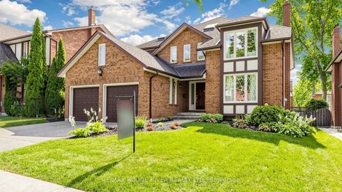 Photo 2 at 31 Delbeatrice Crescent, Centennial Scarborough, Toronto