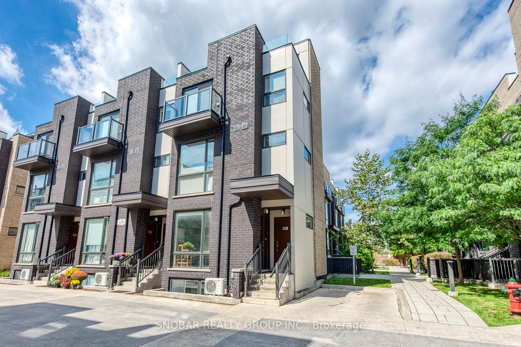 77 - 30 Fieldway Road, City Centre West, Toronto photo 4