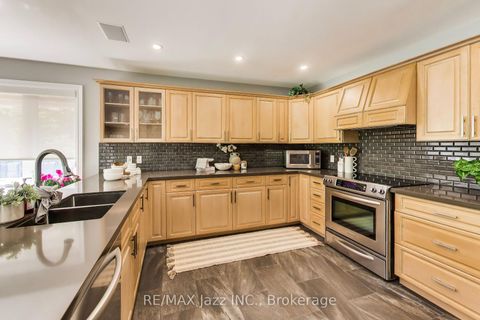 Photo 10 at 45 Windsor Valley Place, Courtice, Clarington