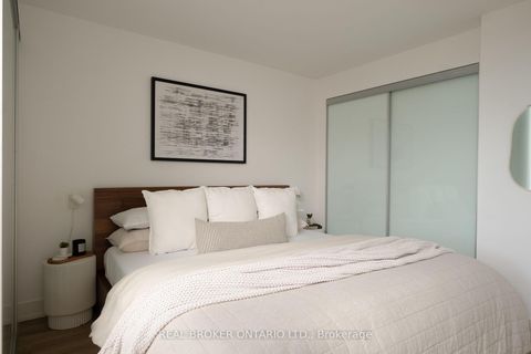 Photo 9 at 407 - 205 Manning Avenue, Bellwoods, Toronto