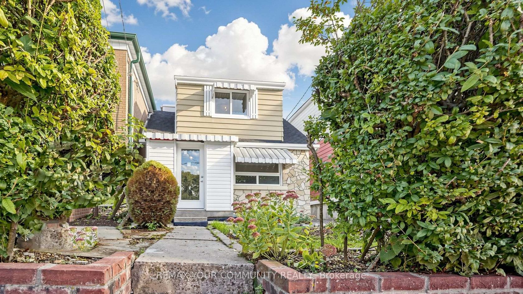 73 Robinson Avenue, Oakridge, Toronto photo number 2