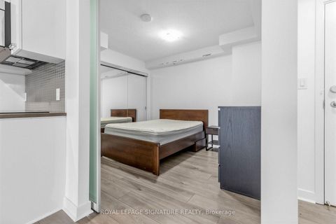 Photo 15 at 414 - 295 Adelaide Street W, Waterfront Communities C1, Toronto