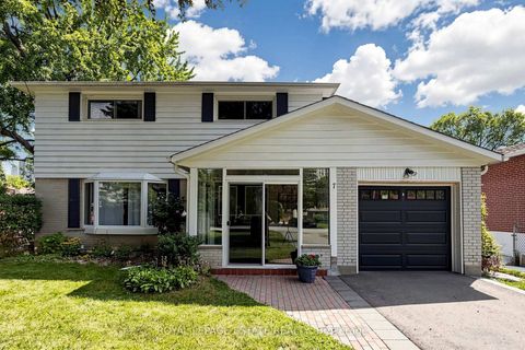 Photo 2 at 7 Longhope Place, Don Valley Village, Toronto