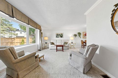 Photo 5 at 7 Longhope Place, Don Valley Village, Toronto