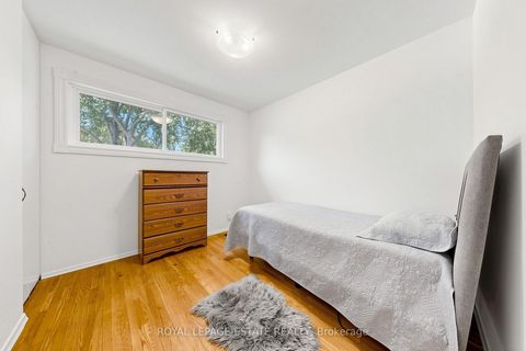 Photo 23 at 7 Longhope Place, Don Valley Village, Toronto