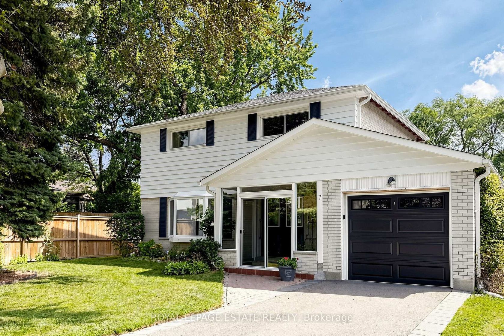 7 Longhope Place, Don Valley Village, Toronto photo 4