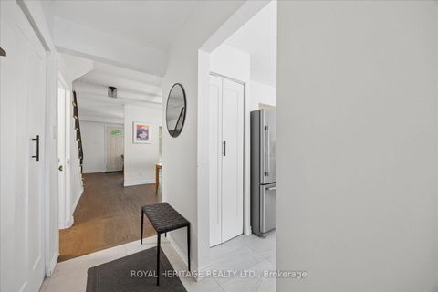 Photo 4 at 105 - 701 Burnhamthorpe Road, Markland Wood, Toronto