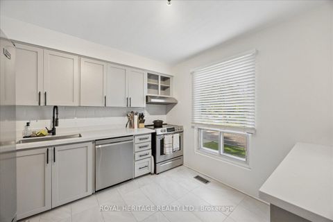 Photo 5 at 105 - 701 Burnhamthorpe Road, Markland Wood, Toronto