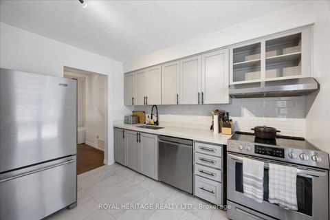 Photo 6 at 105 - 701 Burnhamthorpe Road, Markland Wood, Toronto