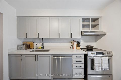 Photo 7 at 105 - 701 Burnhamthorpe Road, Markland Wood, Toronto