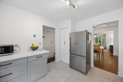Photo 8 at 105 - 701 Burnhamthorpe Road, Markland Wood, Toronto