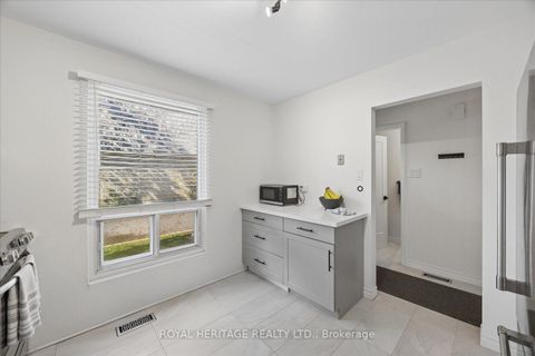 Photo 9 at 105 - 701 Burnhamthorpe Road, Markland Wood, Toronto