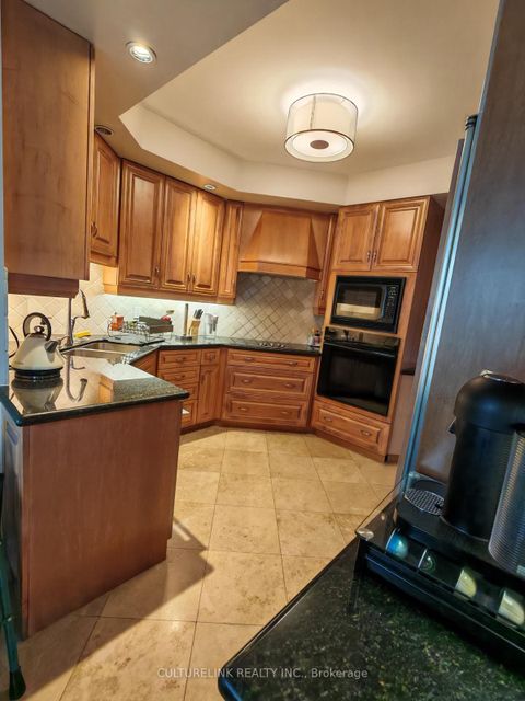 Photo 4 at 902 - 10 Bellair Street, Annex, Toronto