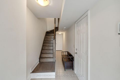 Photo 2 at 7 Kenneth Wood Crescent, Newtonbrook East, Toronto