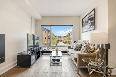 Photo 3 at 7 Kenneth Wood Crescent, Newtonbrook East, Toronto