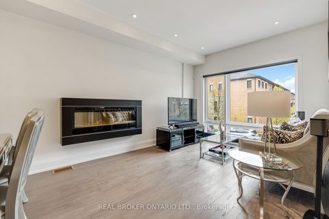 Photo 5 at 7 Kenneth Wood Crescent, Newtonbrook East, Toronto