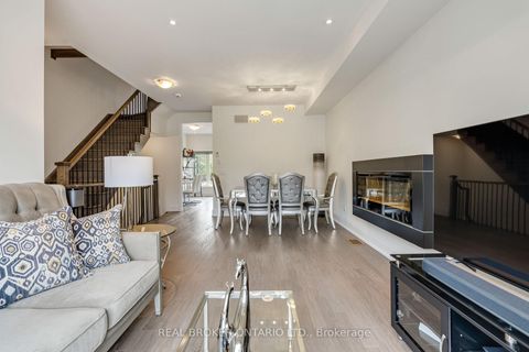 Photo 7 at 7 Kenneth Wood Crescent, Newtonbrook East, Toronto