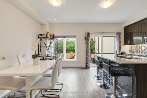 Photo 9 at 7 Kenneth Wood Crescent, Newtonbrook East, Toronto