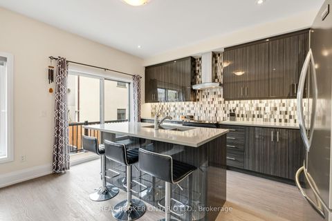 Photo 10 at 7 Kenneth Wood Crescent, Newtonbrook East, Toronto