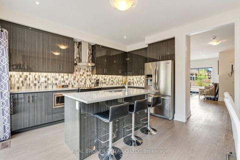 Photo 11 at 7 Kenneth Wood Crescent, Newtonbrook East, Toronto