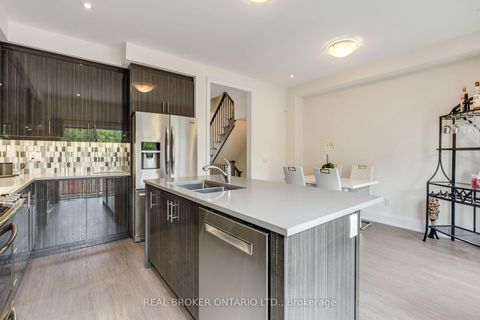 Photo 12 at 7 Kenneth Wood Crescent, Newtonbrook East, Toronto