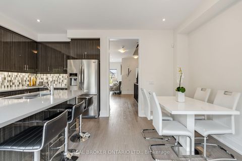 Photo 14 at 7 Kenneth Wood Crescent, Newtonbrook East, Toronto