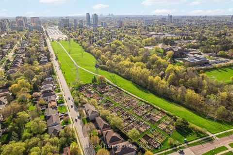 Photo 42 at 7 Kenneth Wood Crescent, Newtonbrook East, Toronto