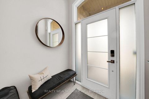 Photo 3 at 122 Dundonnell Place, Vellore Village, Vaughan