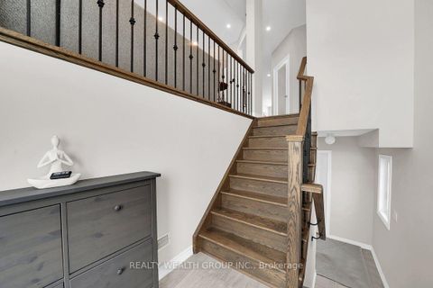 Photo 4 at 122 Dundonnell Place, Vellore Village, Vaughan