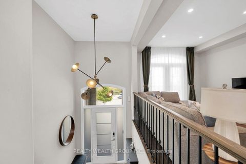 Photo 5 at 122 Dundonnell Place, Vellore Village, Vaughan