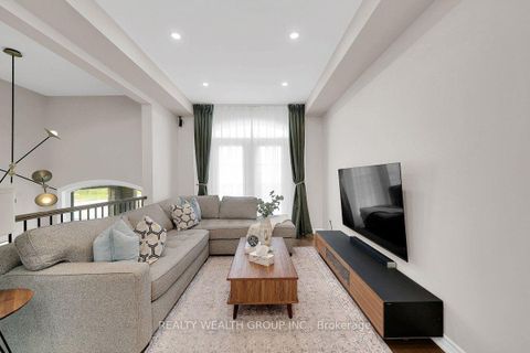 Photo 7 at 122 Dundonnell Place, Vellore Village, Vaughan