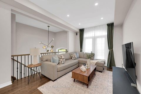 Photo 8 at 122 Dundonnell Place, Vellore Village, Vaughan