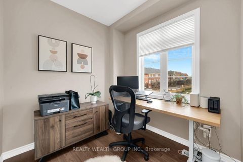 Photo 10 at 122 Dundonnell Place, Vellore Village, Vaughan